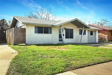 1821 Roslyn St, Corpus Christi, TX 78416
