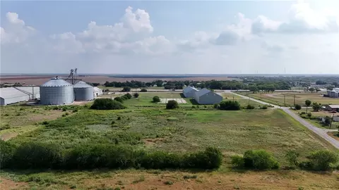 8 Compress Rd, Taft, TX 78390