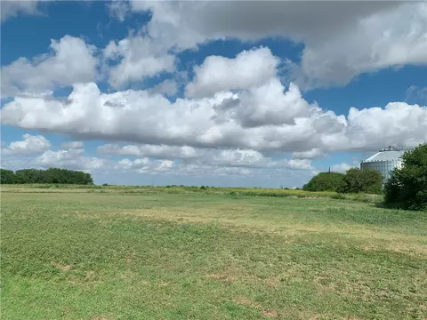 8 Compress Rd, Taft, TX 78390 photo 2