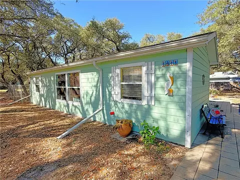 1411 Myrtle St, Rockport, TX 78382