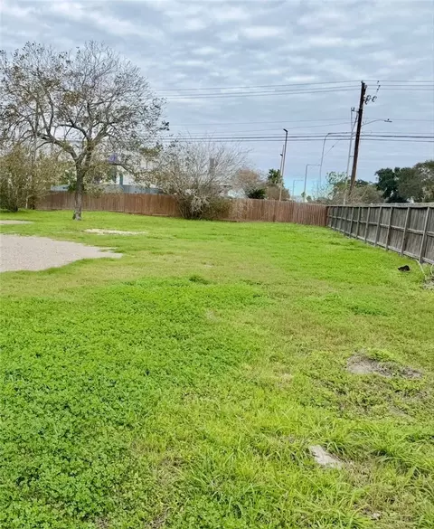 5138 Williams Dr, Corpus Christi, TX 78411
