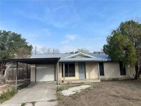 803 Continental Dr, Three Rivers, TX 78071