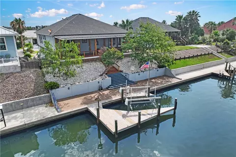 113 Bay Ct, Aransas Pass, TX 78336