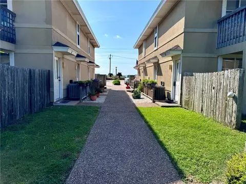 15125 Leeward Dr #10, Corpus Christi, TX 78418