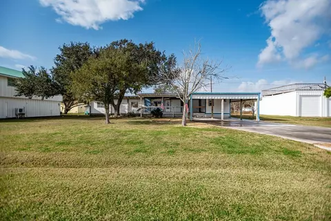 113 Sherry St, Port O'connor, TX 77982