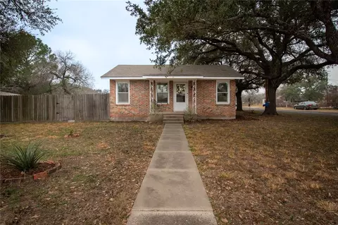 1711 N Washington St, Beeville, TX 78102