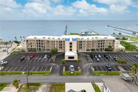 1021 S Water St #214, Rockport, TX 78382
