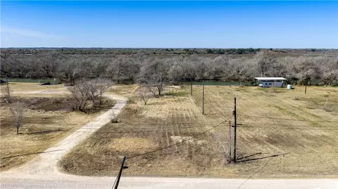 205 Guadalupe River Dr, Tivoli, TX 77990