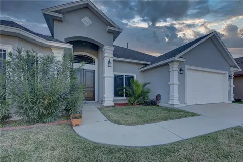 7513 S Lake Dr, Corpus Christi, TX 78414