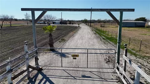 166 E County Road 303, Orange Grove, TX 78372