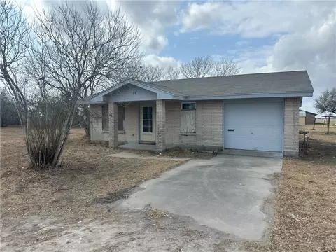 121 Cotton St, Tynan, TX 78391