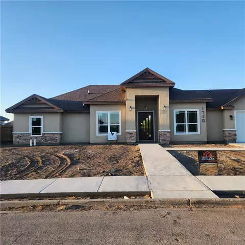 1710 The Grand Dr, Kingsville, TX 78363