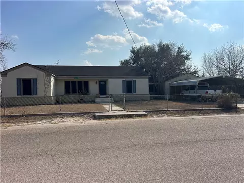 809 Harvill St, Freer, TX 78357