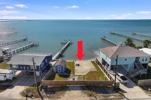 614 Copano Cove Rd, Rockport, TX 78382