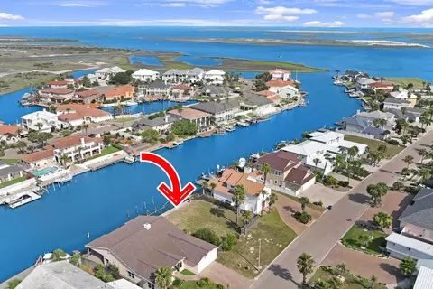 393 Mustang Blvd, Port Aransas, TX 78373