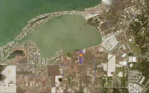 602 E Sagebrush Dr, Rockport, TX 78382