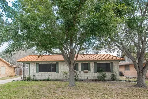 830 Crestview Dr, Corpus Christi, TX 78412