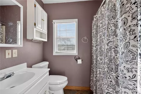Bath - 5752 Mockingbird Ln, Mathis, TX 78368 photo 1 of 2