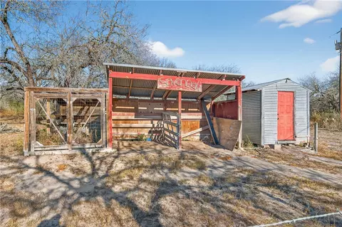 Exterior - 5752 Mockingbird Ln, Mathis, TX 78368 photo 5 of 7