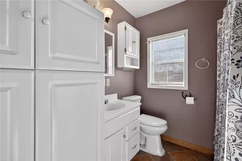 Bath - 5752 Mockingbird Ln, Mathis, TX 78368 photo 2 of 2