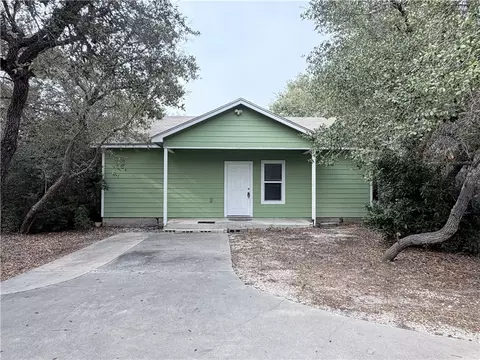 803 Hardee St, Rockport, TX 78382