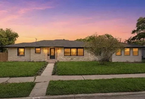 301 Pasadena Pl, Corpus Christi, TX 78411