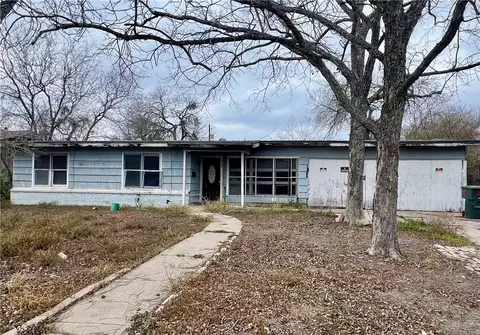 909 Highland Ave, Alice, TX 78332