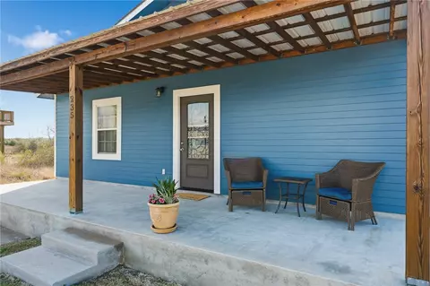 235 W Club Oak Ln, Rockport, TX 78382