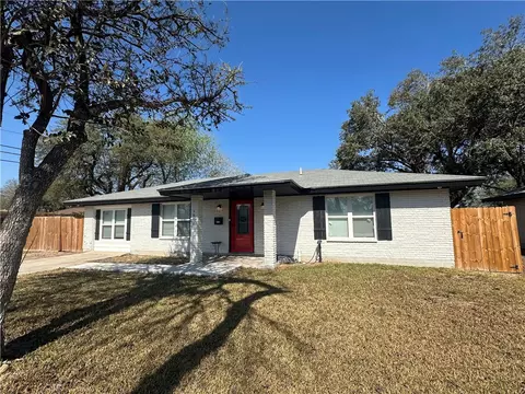 Exterior - 1001 E Hefferman St, Beeville, TX 78102 photo 2 of 3