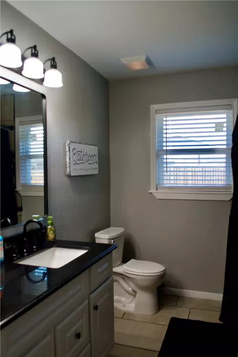 Bath - 1001 E Hefferman St, Beeville, TX 78102 photo 1 of 2