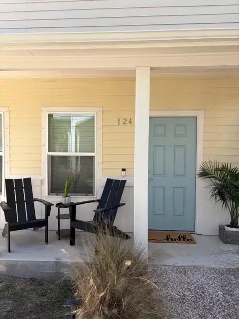 124 Lavaca Cir, Rockport, TX 78382