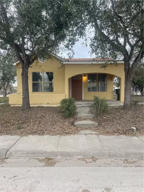 916 S Reynolds St, Alice, TX 78332