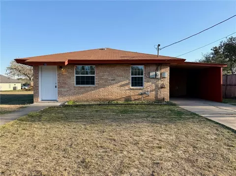 705 W Hutchinson St, Beeville, TX 78102