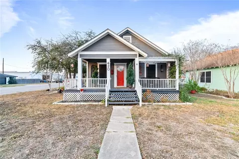 420 W Borden St, Sinton, TX 78387