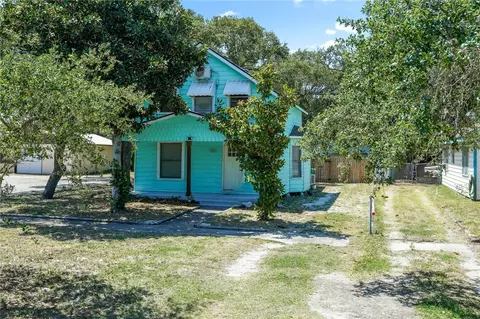 936 S Houston St, Aransas Pass, TX 78336