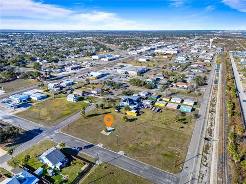 228 E Mcclung Ave, Aransas Pass, TX 78336