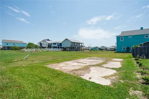 1024 S Church St, Rockport, TX 78382