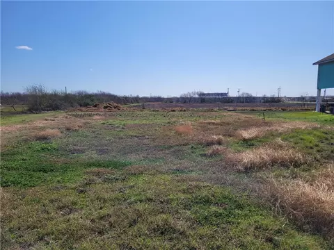 205 Polk St, Gregory, TX 78359 photo 5