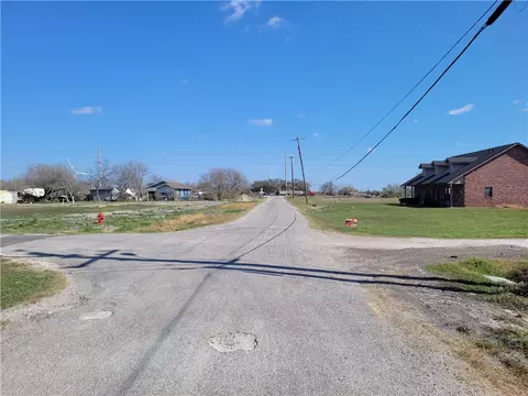 205 Polk St, Gregory, TX 78359 photo 2