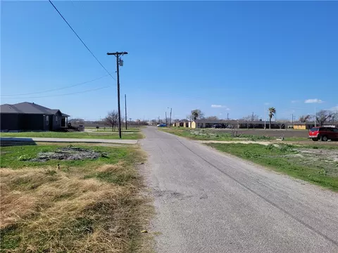 205 Polk St, Gregory, TX 78359 photo 3
