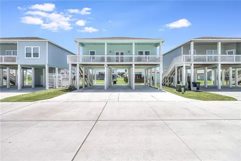 115 Paradise Dr, Rockport, TX 78382