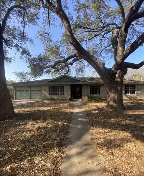 1119 Jefferson St, Alice, TX 78332