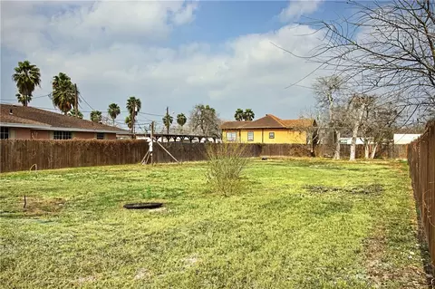 822 W Sinton St, Sinton, TX 78387