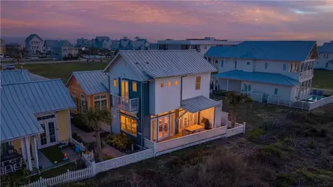 600 Center Sq N #1, Port Aransas, TX 78373