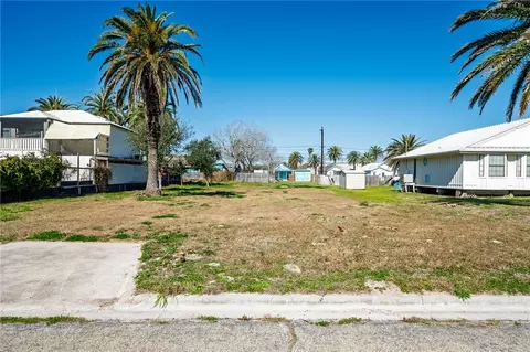 1144 S Arch St, Aransas Pass, TX 78336