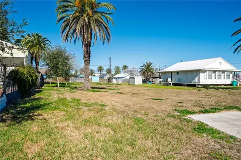 1144 S Arch St, Aransas Pass, TX 78336