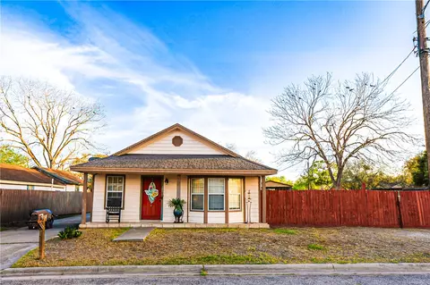 838 Seabreeze St, Alice, TX 78332