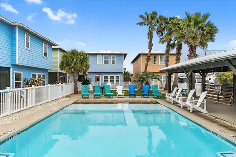 301 E Avenue C #2, Port Aransas, TX 78373