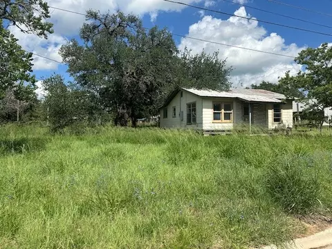 1207 And 1209 Florida, Pleasanton, TX 78064