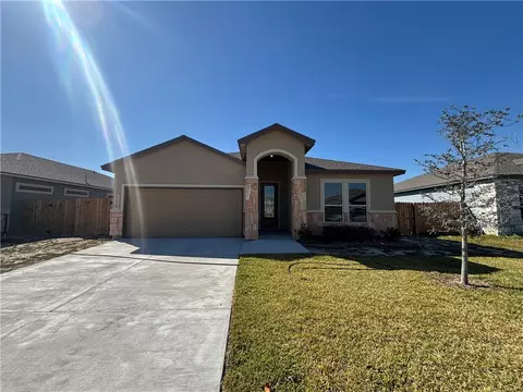 112 Guadalupe Palm Cir, Portland, TX 78374
